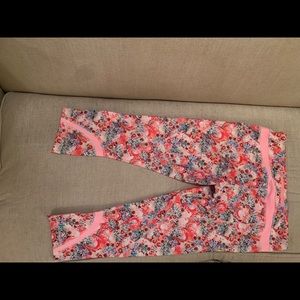 Lululemon size 10 inspire crop flower print